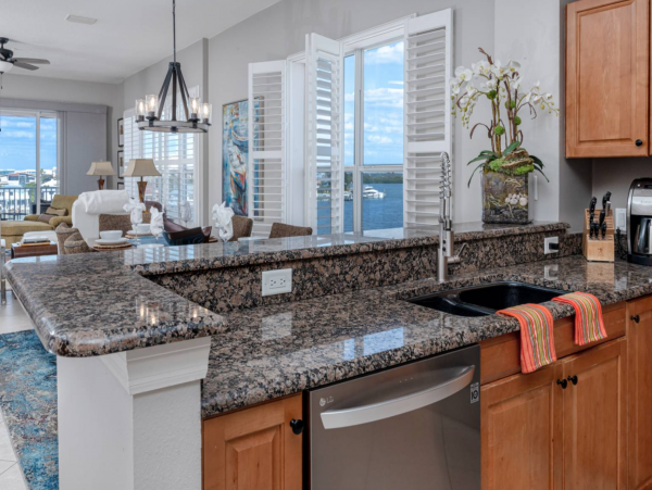 Great Bay View, 2.5 blocks to Clearwater Beach